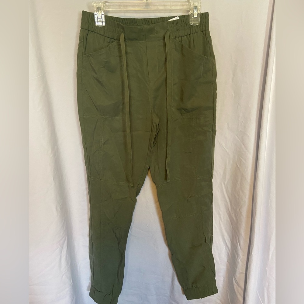 Banana Republic army green ankle cropped pants size 2